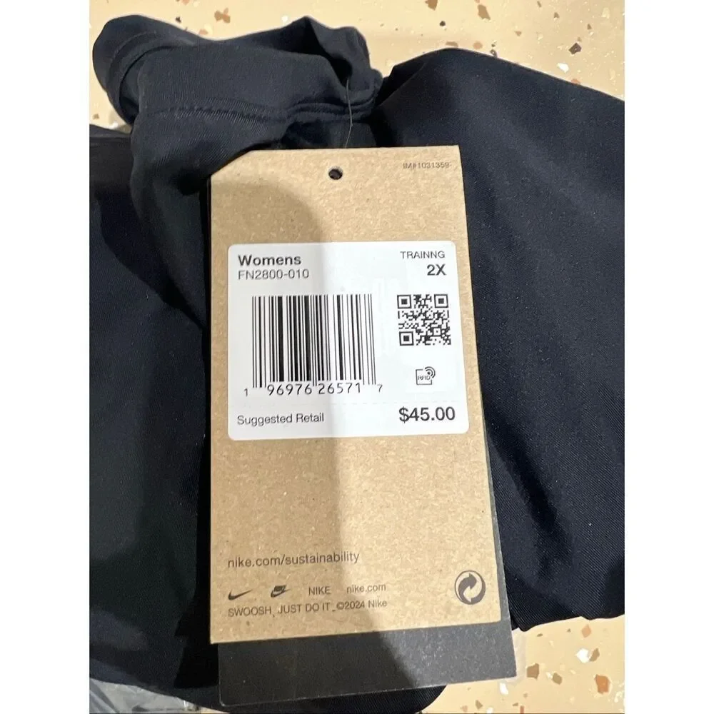 25. Nike One  NWT CURVY Dri-Fit Classic T-Shirt Black